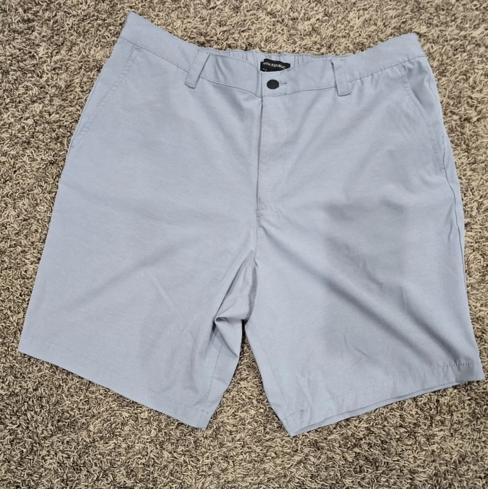 Banana Republic Men’s Comfort Flat Front Short Gray SIZE 40